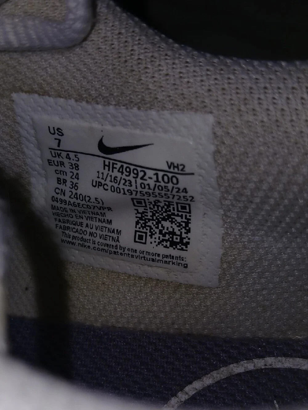 Nike Women’s White and Lavender Air Max Sneakers Sz: 7